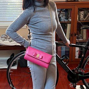 Salvatore Ferragamo – Vera Bow mini bag (Never used)